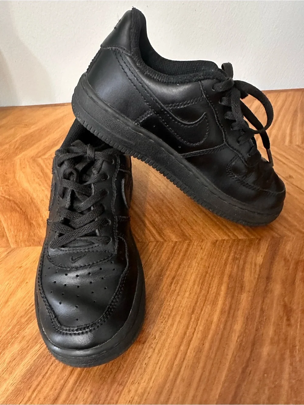 Nike Air Force 1 Black On Black Little Kids Sneakers SZ 12C Classic Swoosh EUC